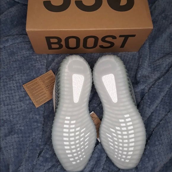 ‼️SOLD Yeezy 350 v2 Ash Blue SOLD‼️ - Picture 2 of 8